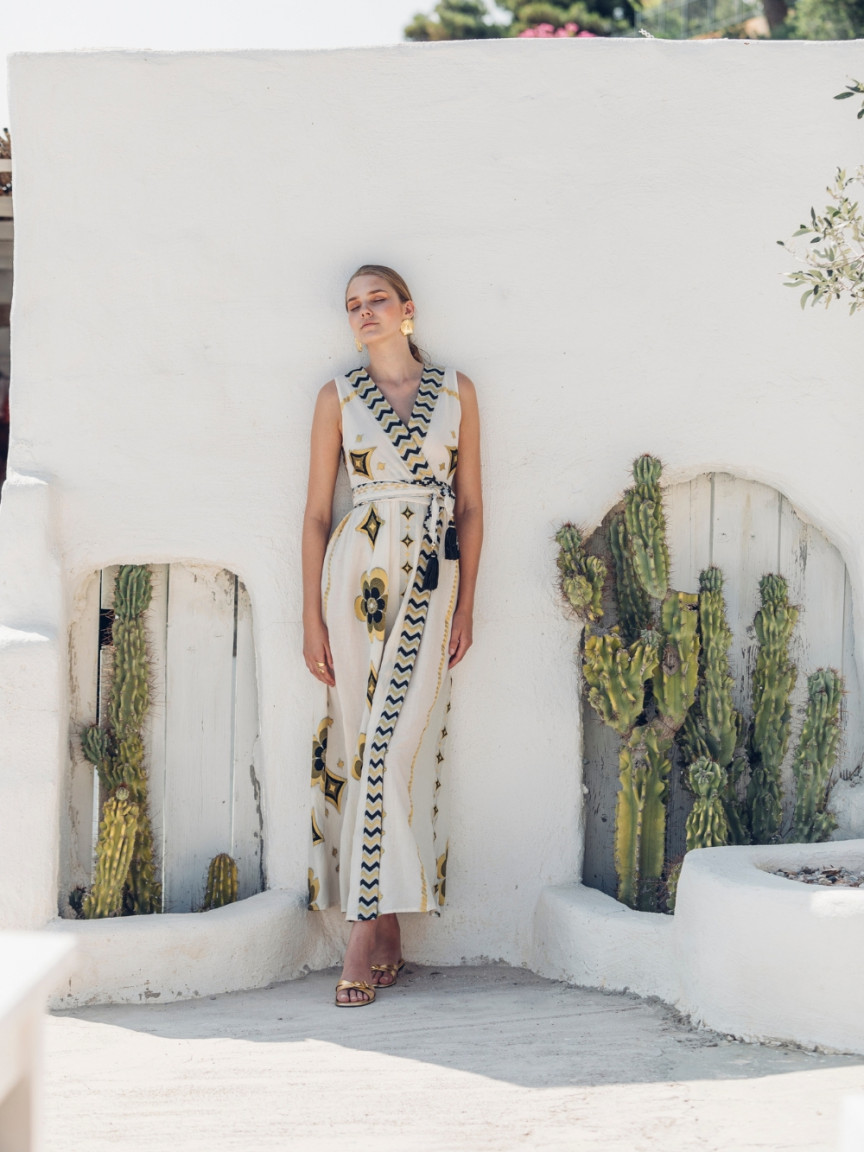 Vestido Largo Cruzado Bordado Oro y Negro Nema Resort Wear